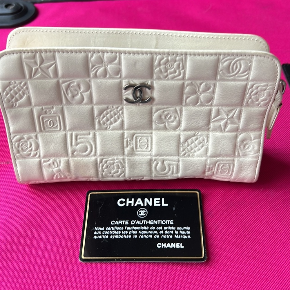 Authentic Chanel  In a beautiful color and very good condition